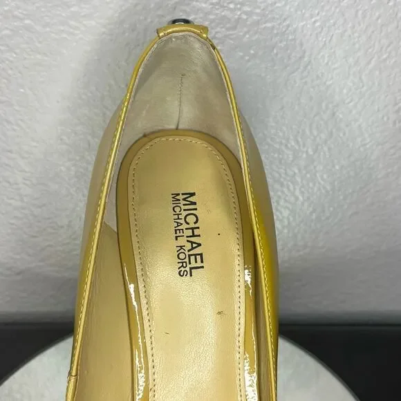 Michael Kors Leather Simple Pumps Yellow Gold Heels  Toe Cutout Size 7M​​​ - Picture 9 of 9